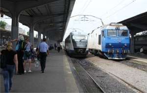 CFR Călători anunţă că încă 12 locomotive şi 18 vagoane modernizate vor fi livrate companiei